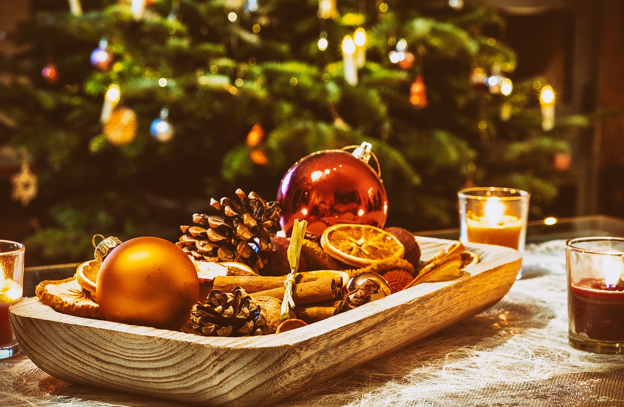 Najpiękniejsze stroiki bożonarodzeniowe na świąteczny stół – inspiracje